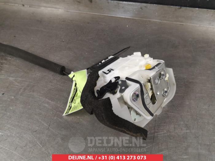 Subaru Legacy Türschlossmechanik 4-türig links hinten O280175