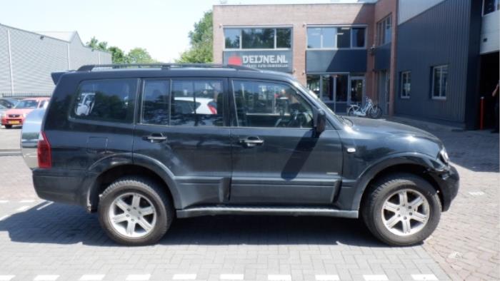 Mitsubishi Pajero Portier 4Deurs rechts-achter O286530