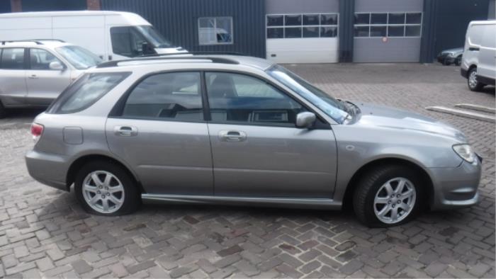 Subaru Impreza Tür 4-türig rechts vorne O273258