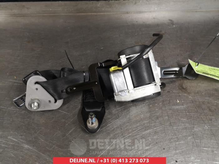 Nissan Primera Front seatbelt, right O315127