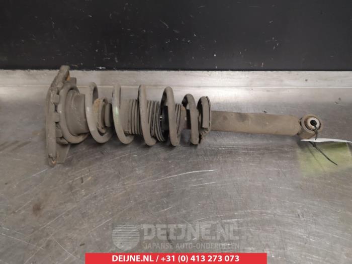 Nissan Primera Stoßdämpferstrebe rechts hinten O377933