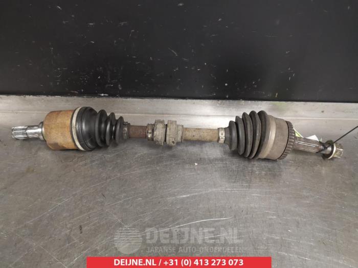 Nissan Almera Aandrijfas links-voor O317767