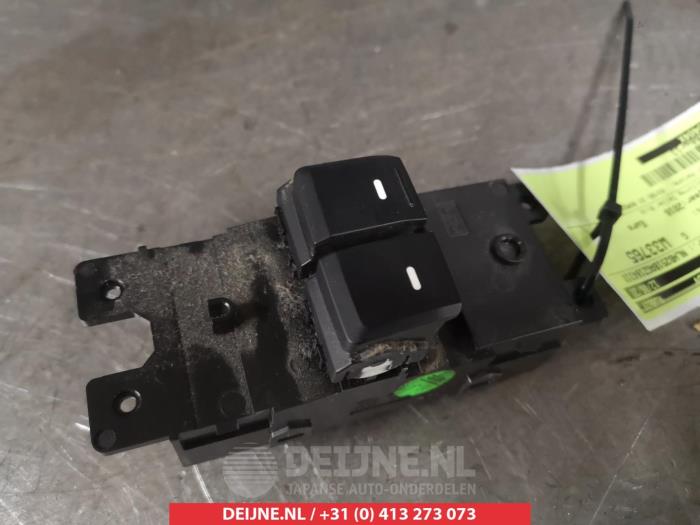 Hyundai I20 Combischakelaar ramen O311580