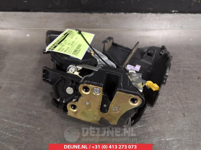 Toyota Corolla Door lock mechanism 2-door, right O279297
