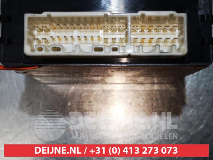 ABS Computer van een Toyota Celica (ZZT230/231) 1.8 16V VVTL-i TS 2001