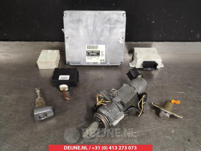 Toyota Avensis Slotenset Cilinder (compleet) O278830