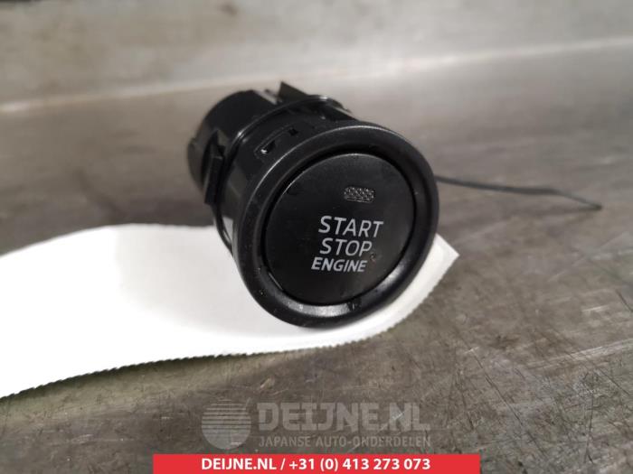 Start/Stop schakelaar van een Mazda 2 (DJ/DL) 1.5 SkyActiv-G 90 2019