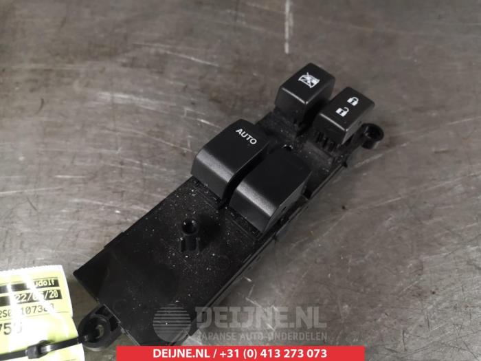 Suzuki Celerio Combischakelaar ramen O312297