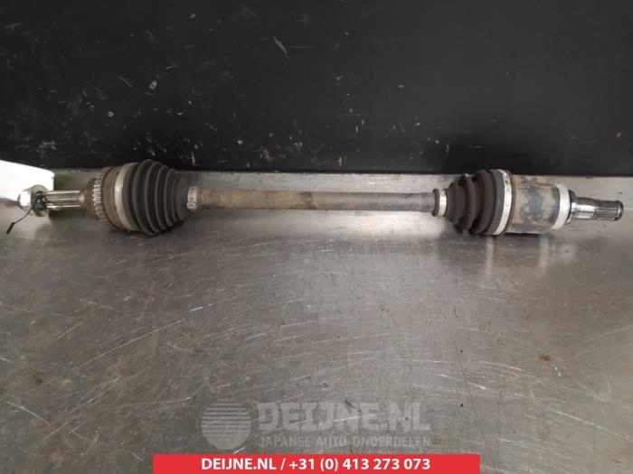 Suzuki Celerio Aandrijfas links-voor O318444
