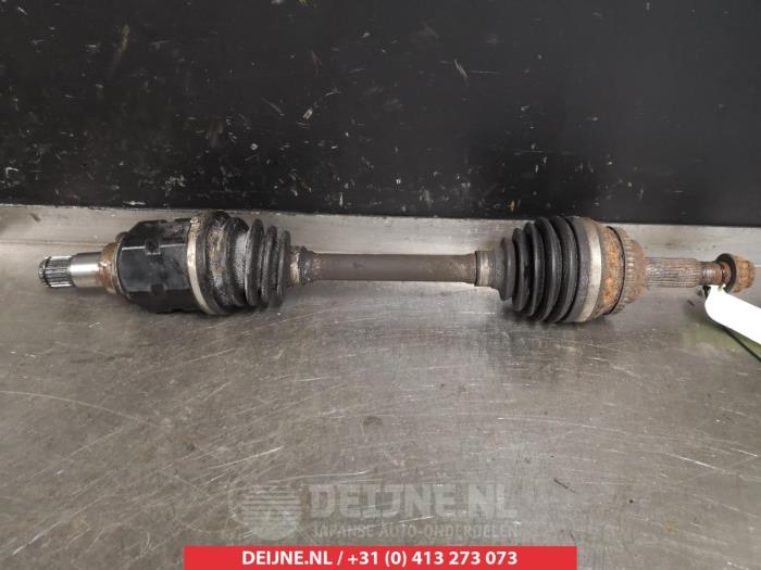 Toyota Avensis Aandrijfas links-voor O318611