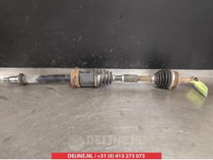 Gebruikte Aandrijfas rechts-voor Toyota Avensis Wagon (T25/B1E) 2.0 16V VVT-i D4 Prijs € 60,00 Margeregeling aangeboden door V.Deijne Jap.Auto-onderdelen BV