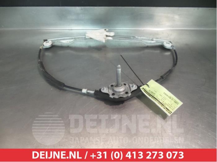 Mitsubishi Colt Ruitmechaniek 4Deurs rechts-achter O291496