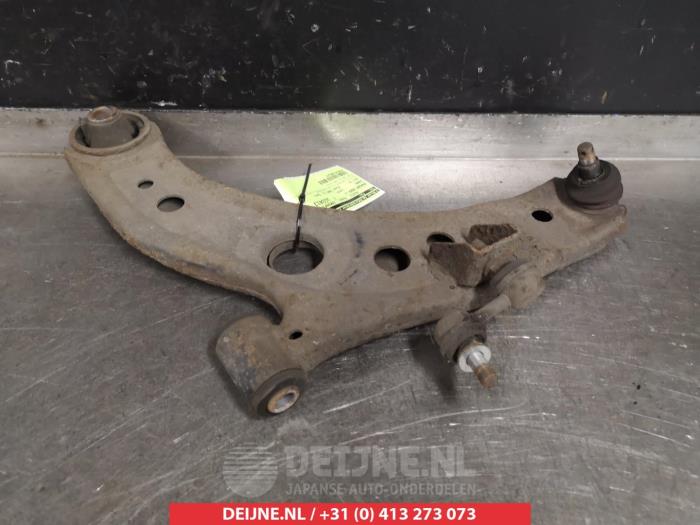 Subaru Justy Draagarm onder links-voor O381270