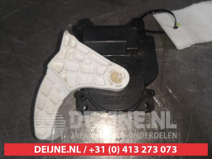 Toyota Rav-4 Heater valve motor O368460