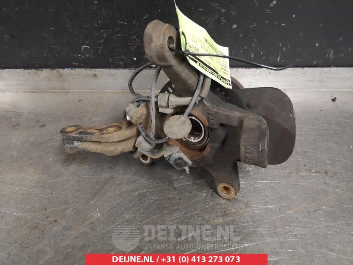 Suzuki Celerio Fusee rechts-voor O324040