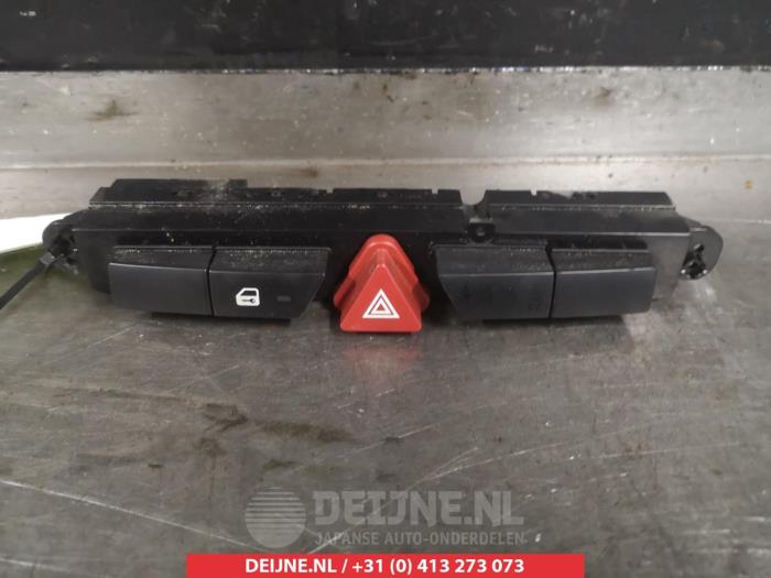 Kia Pro Ceed Panikbeleuchtung Schalter O310577