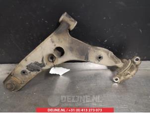 Mitsubishi Carisma Front lower wishbone, right O382464 photo 2