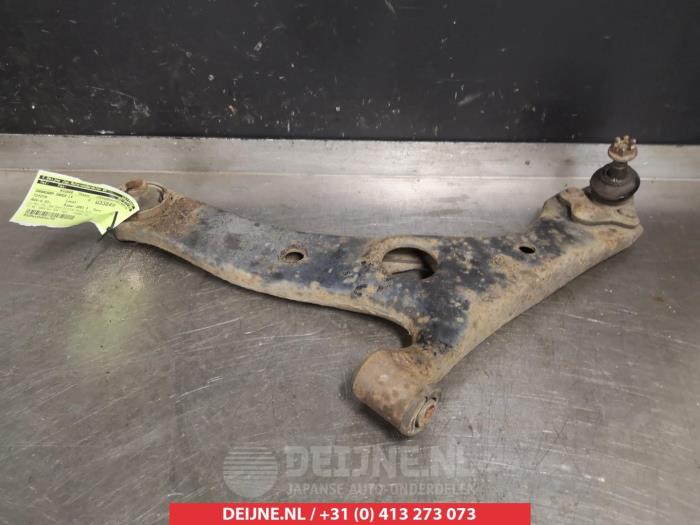 Toyota Rav-4 Draagarm onder links-voor O381899