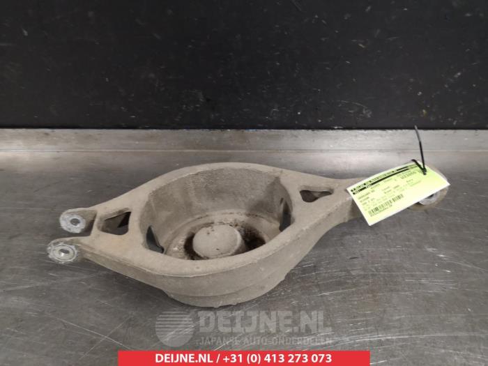 Nissan 350 Z Draagarm rechts-achter O384284