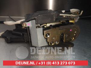 Toyota MR II Türschlossmechanik 2-türig links O279133 foto 2