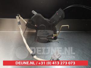 Toyota MR II Türschlossmechanik 2-türig links O279133 foto 4