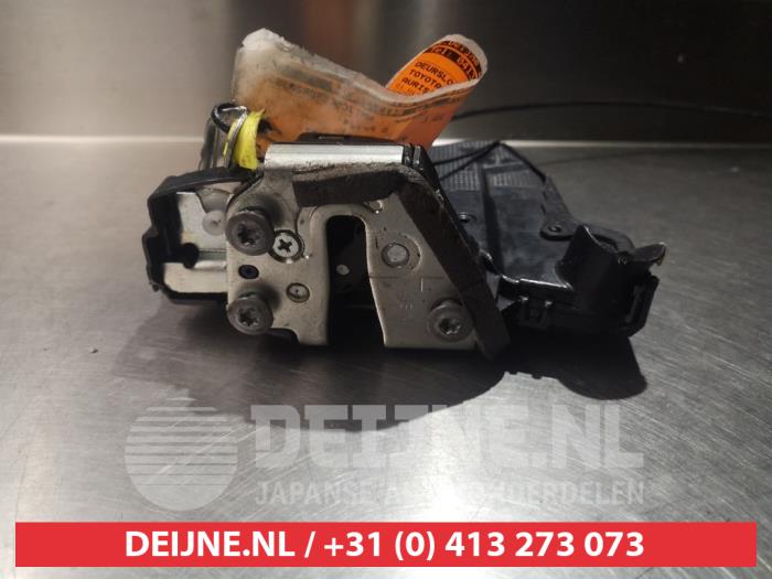 Toyota Auris Deurslot Mechaniek 2Deurs links O279137