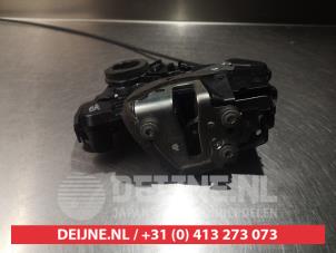 Toyota Auris Türschlossmechanik 2-türig links O279137 foto 2