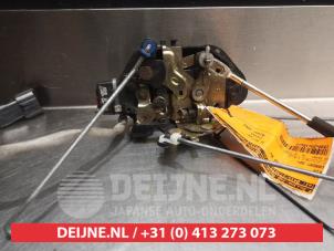 Kia Carens Deurslot Mechaniek 4Deurs rechts-voor O280886 foto 3