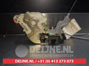 Kia Sorento Front door lock mechanism 4-door, right O280897 photo 3