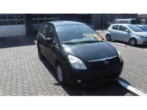 Toyota Corolla Verso Bonnet O265953 photo 2
