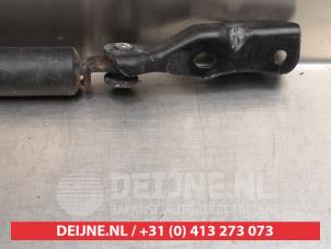 Toyota Previa Gasdemper rechts-achter O295403 foto 3