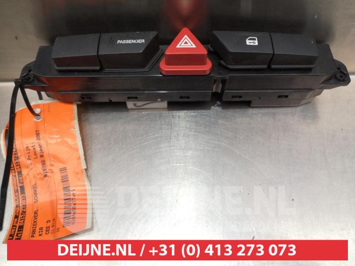 Kia Ceed Paniekverlichtings Schakelaar O310575