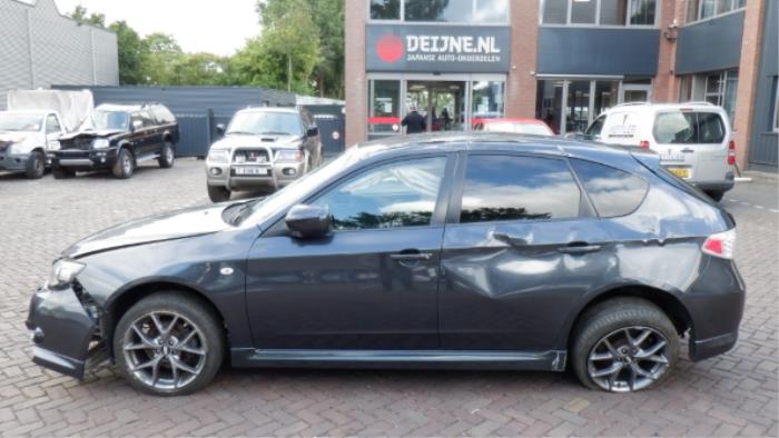 Subaru Impreza Portier 4Deurs links-voor O272390