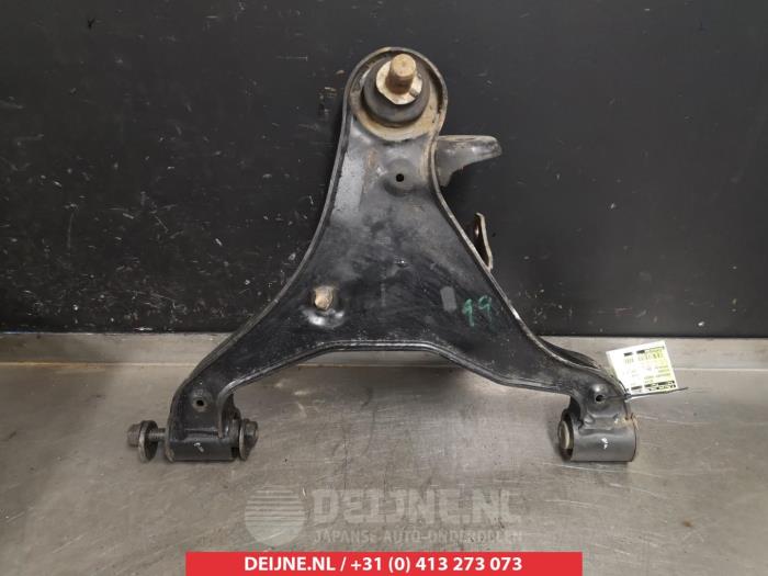 Nissan Pathfinder Draagarm onder rechts-voor O382258