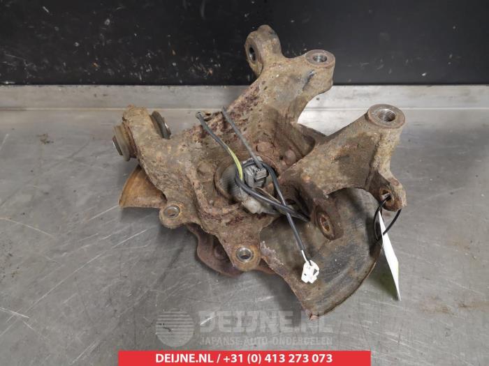 Toyota Avensis Fusee rechts-achter O383076