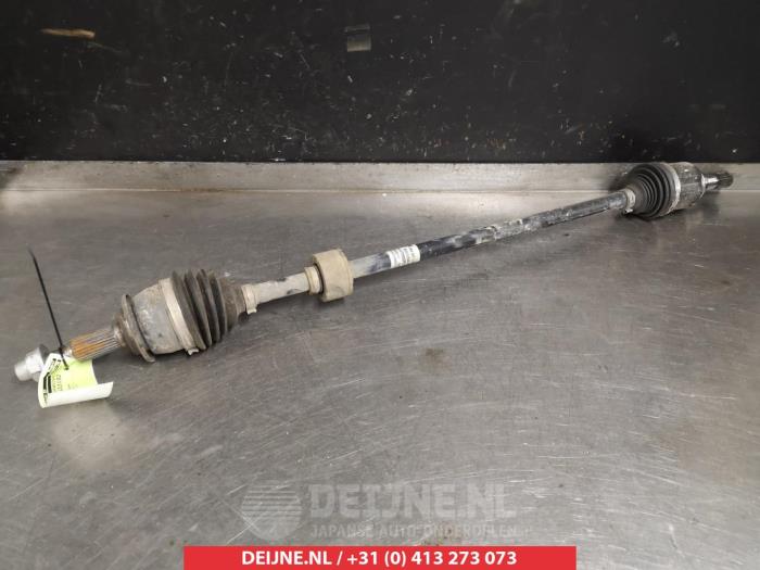Suzuki Baleno Aandrijfas rechts-voor O320001