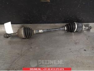 Gebruikte Homokineetas links-voor Toyota Aygo (B40) 1.0 12V VVT-i Prijs € 45,00 Margeregeling aangeboden door V.Deijne Jap.Auto-onderdelen BV