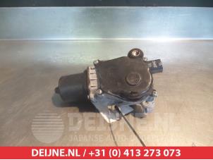 Nissan Qashqai Front wiper motor O348706 photo 2