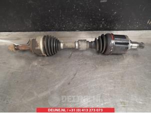 Gebruikte Aandrijfas links-voor Mitsubishi Outlander (CW) 2.0 DI-D 16V 4x4 Prijs € 75,00 Margeregeling aangeboden door V.Deijne Jap.Auto-onderdelen BV