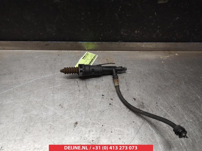 Gebruikte Koppeling Hulp Cilinder Mitsubishi Colt (Z2/Z3) 1.1 12V Prijs € 25,00 Margeregeling aangeboden door V.Deijne Jap.Auto-onderdelen BV
