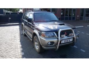 Mitsubishi Pajero Motorhaube O265826 foto 2