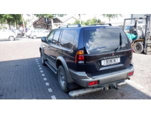 Mitsubishi Pajero Tür 4-türig links vorne O272621 foto 2
