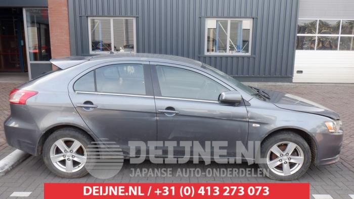Mitsubishi Lancer Portierruit 4Deurs rechts-achter O288577