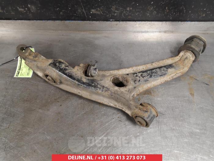 Honda CR-V Front lower wishbone, right O382567