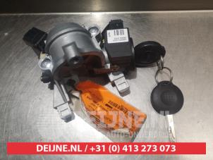 Mitsubishi Colt Ignition lock + key O335560 photo 2