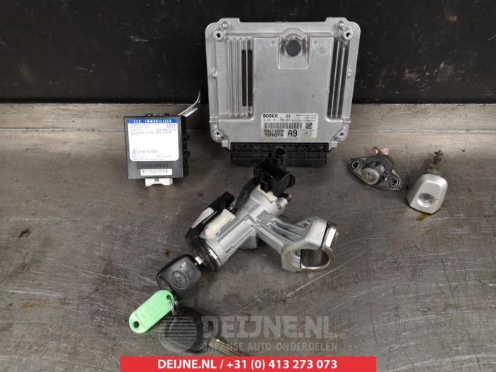 Toyota Corolla Kontaktslot+Sleutel O335954