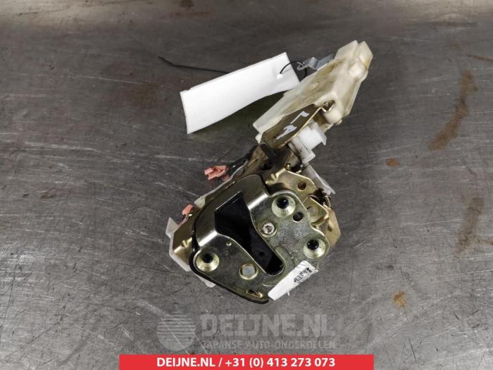 Nissan Almera Tino Deurslot Mechaniek 4Deurs links-achter O280131