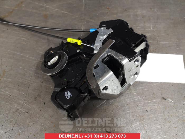 Toyota Auris Deurslot Mechaniek 4Deurs links-voor O279909