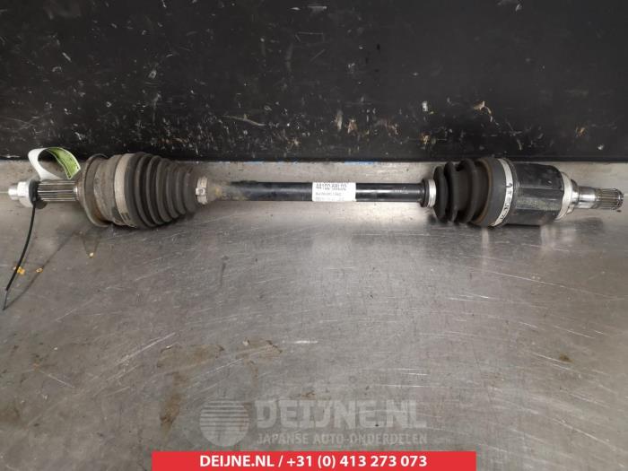Suzuki Swift Aandrijfas links-voor O318564