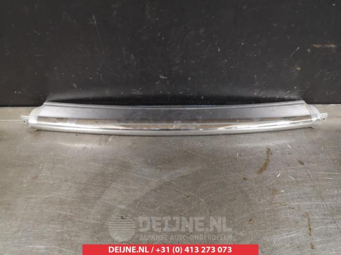 Daihatsu Sirion Bumperlijst midden-voor O264140
